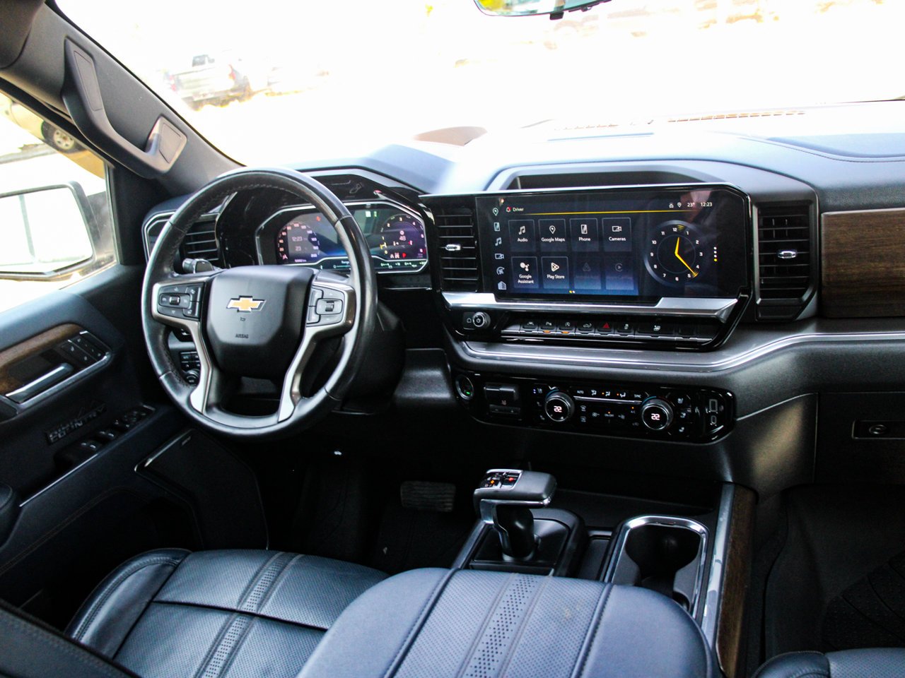 2023 Chevrolet Silverado 1500 4WD Crew Cab 147 High Country White Sherwood Park - photo #35