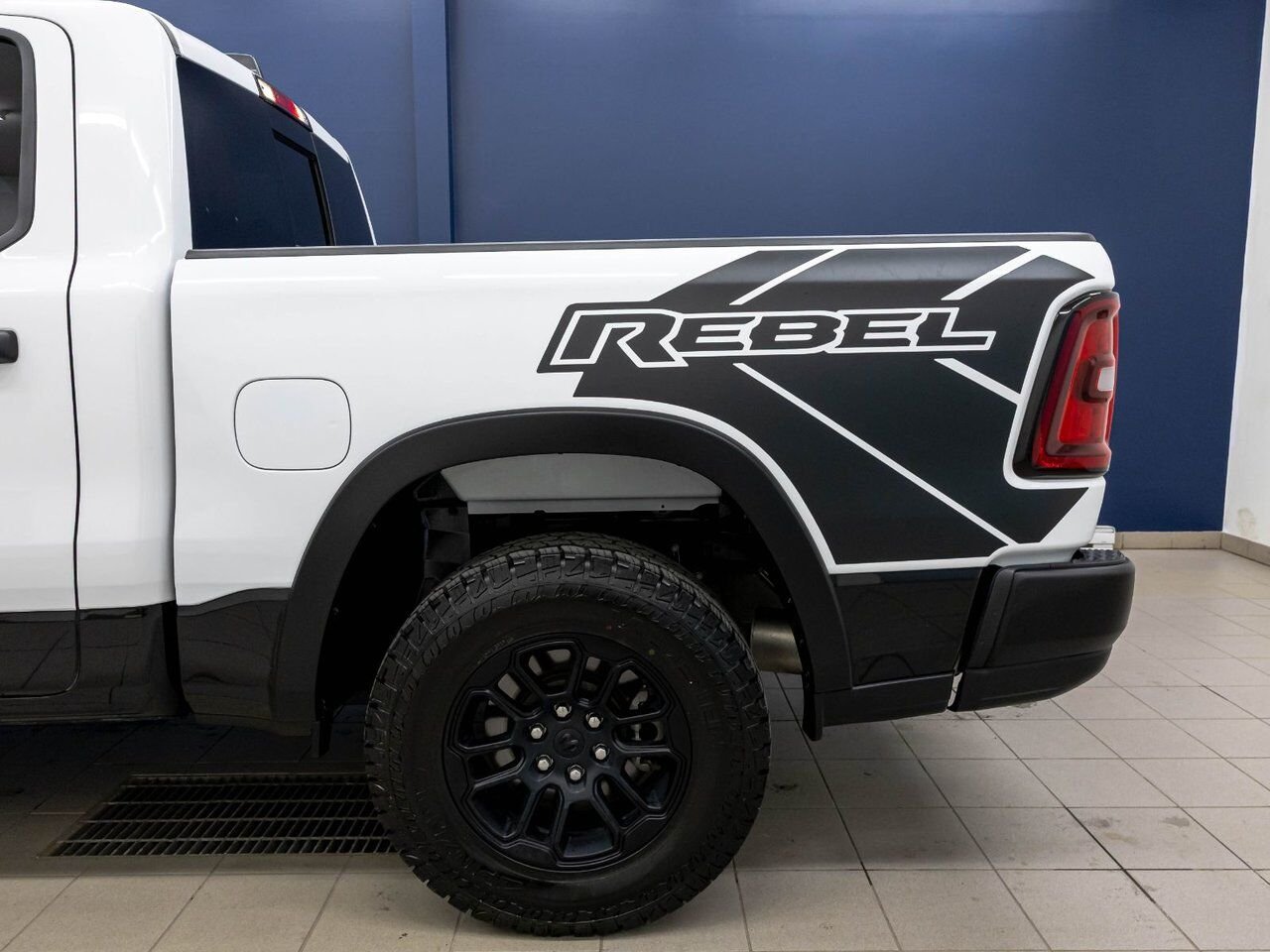 Ram 1500 REBEL CREW 4X4 *NAV* SIÈGES CHAUF CARPLAY REG ADAP 2026 Blanc Saint-Jérôme - photo #31