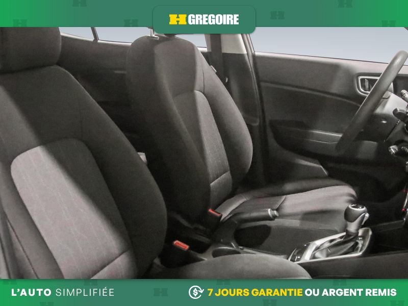 2024 Hyundai Venue Grey Laval - photo #30