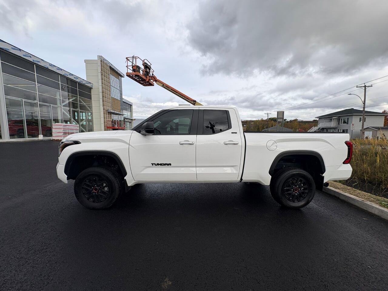 2026 Toyota Tundra SR Double Cab 4x4 White Lac-Etchemin - photo #5