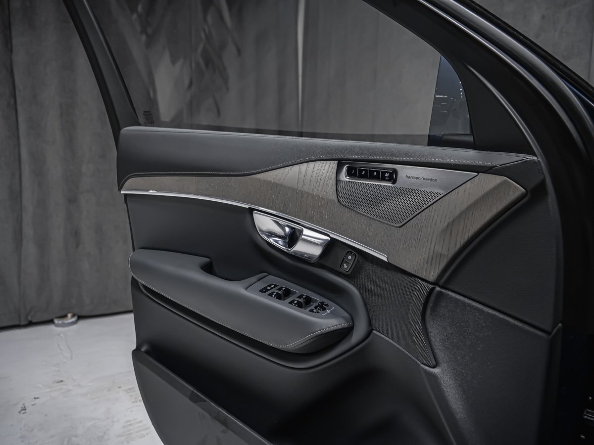 2024 Volvo XC90 Recharge T8 ULTIMATE BRIGHT LOUNGE HARMAN KARDON 7 PLACES Blue Montreal - photo #6