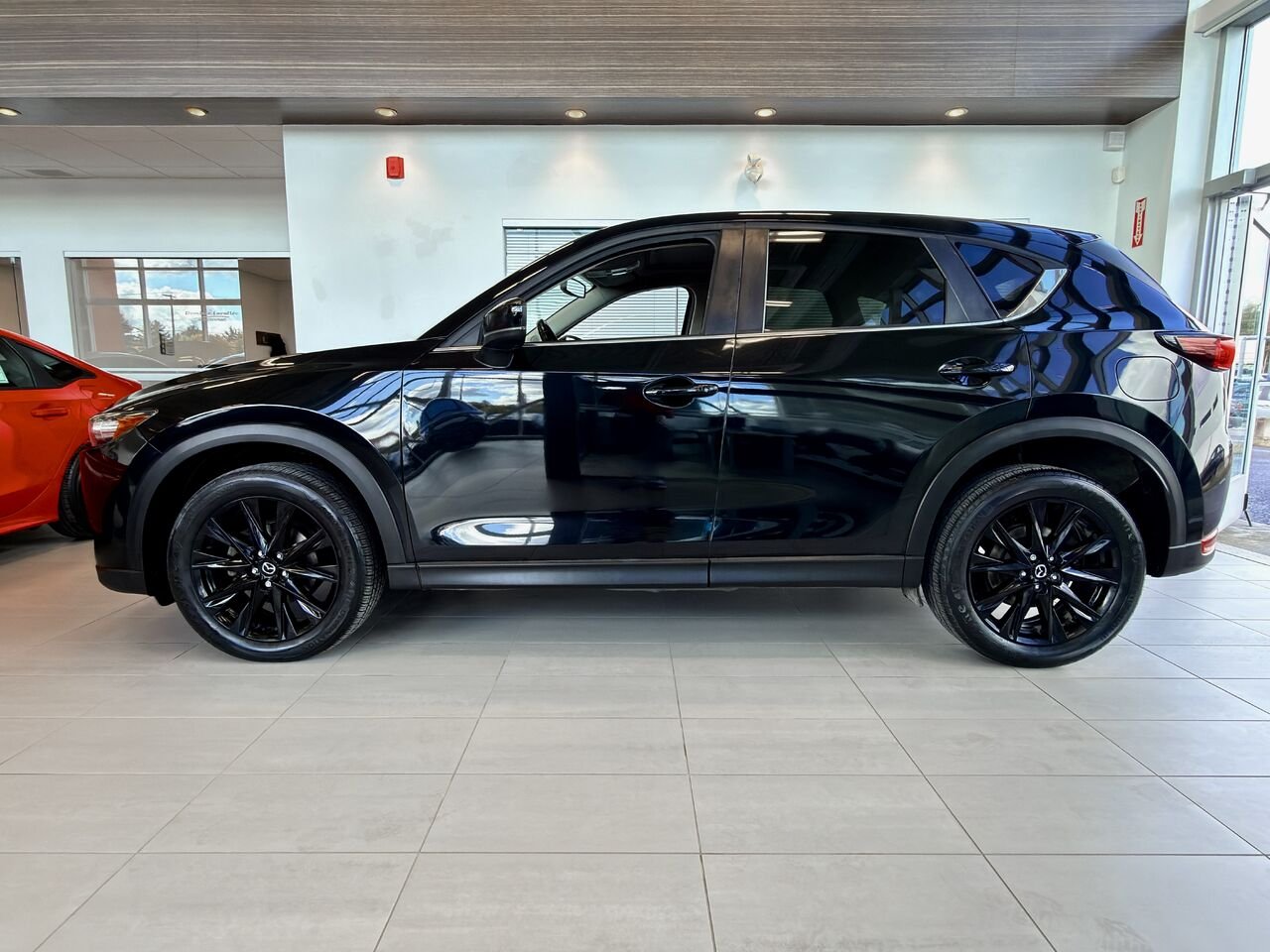 2021 Mazda CX-5 Black Notre-Dame-des-Prairies - photo #7