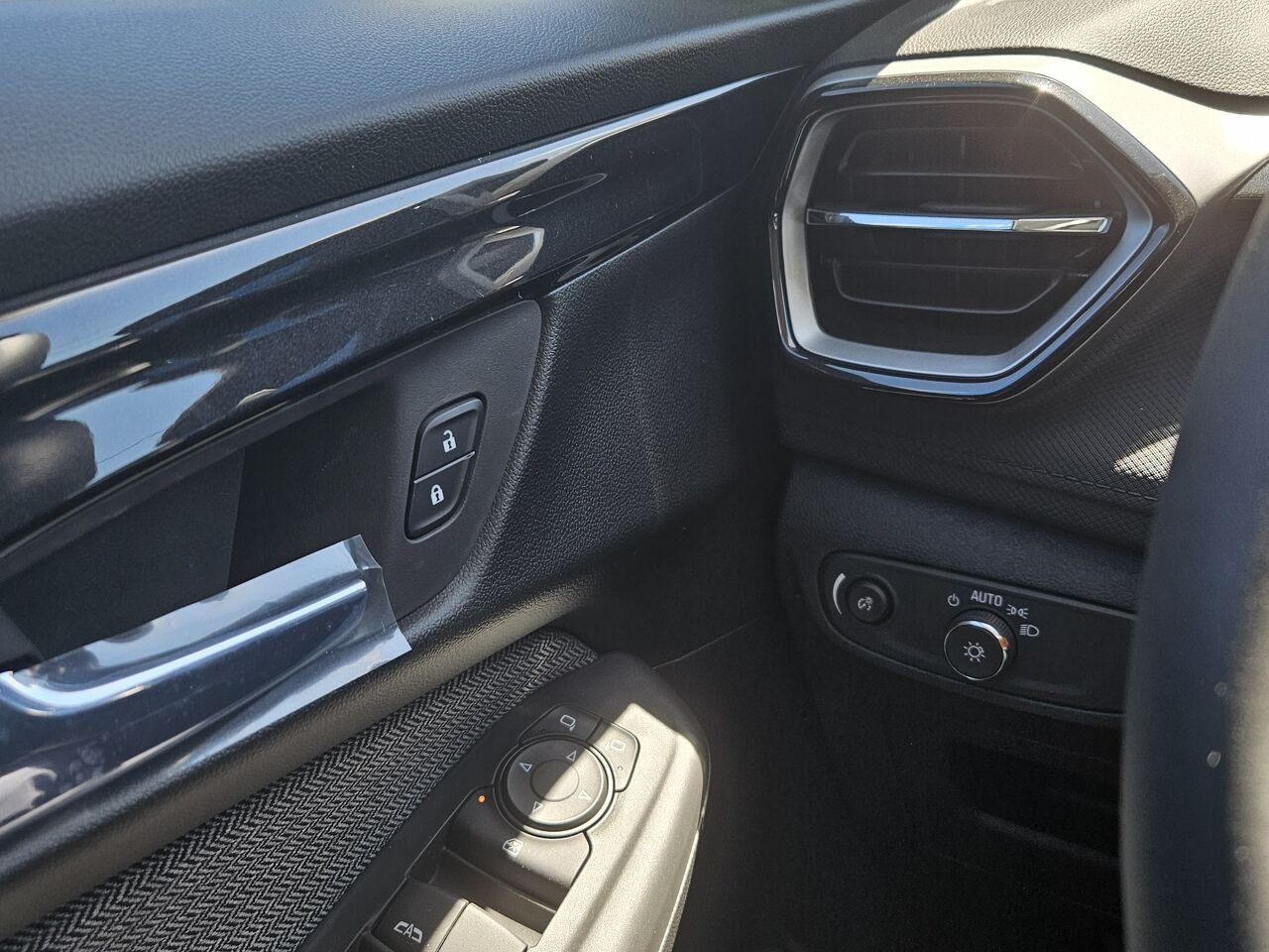 Chevrolet Trailblazer Traction intégrale, 4 portes LT 2026 BLANC SOMMET Thetford Mines - photo #9