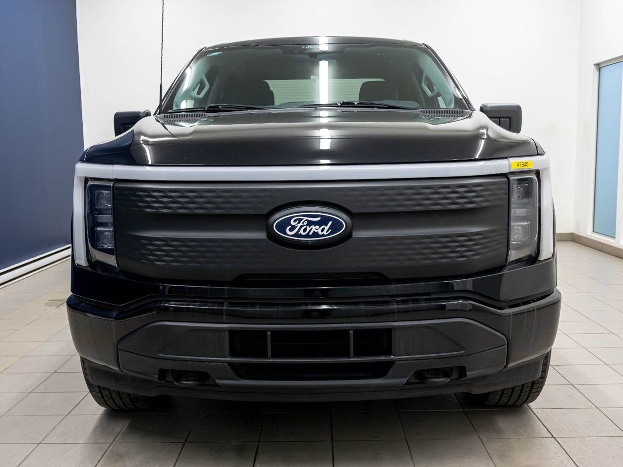 Ford F-150 Lightning XLT CREW 4X4 *SIEGES CHAUF* CAM 360 *CHARGE RAPIDE 2024 Noir Saint-Jérôme - photo #4