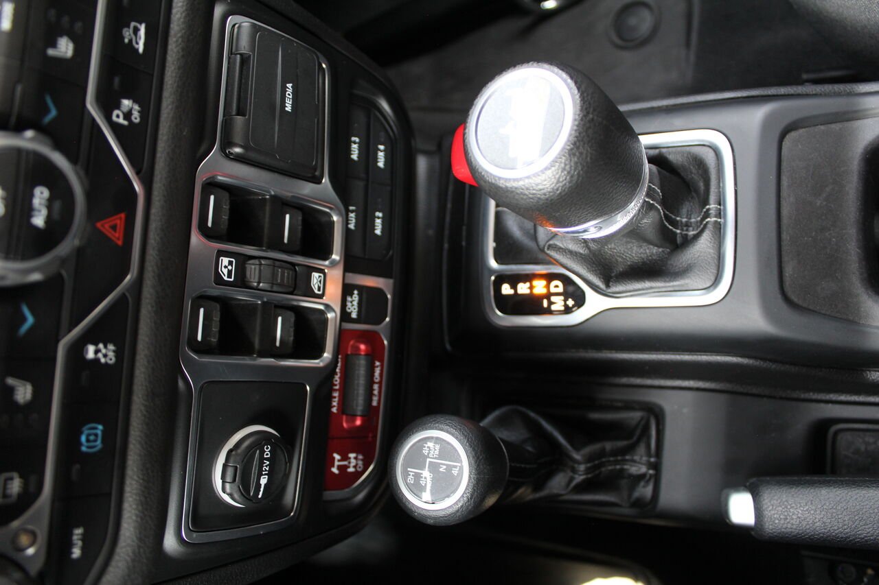 2024 Jeep Wrangler 4xe VIN: 1C4RJXN61RW131569 Black Sainte-Rose - photo #16