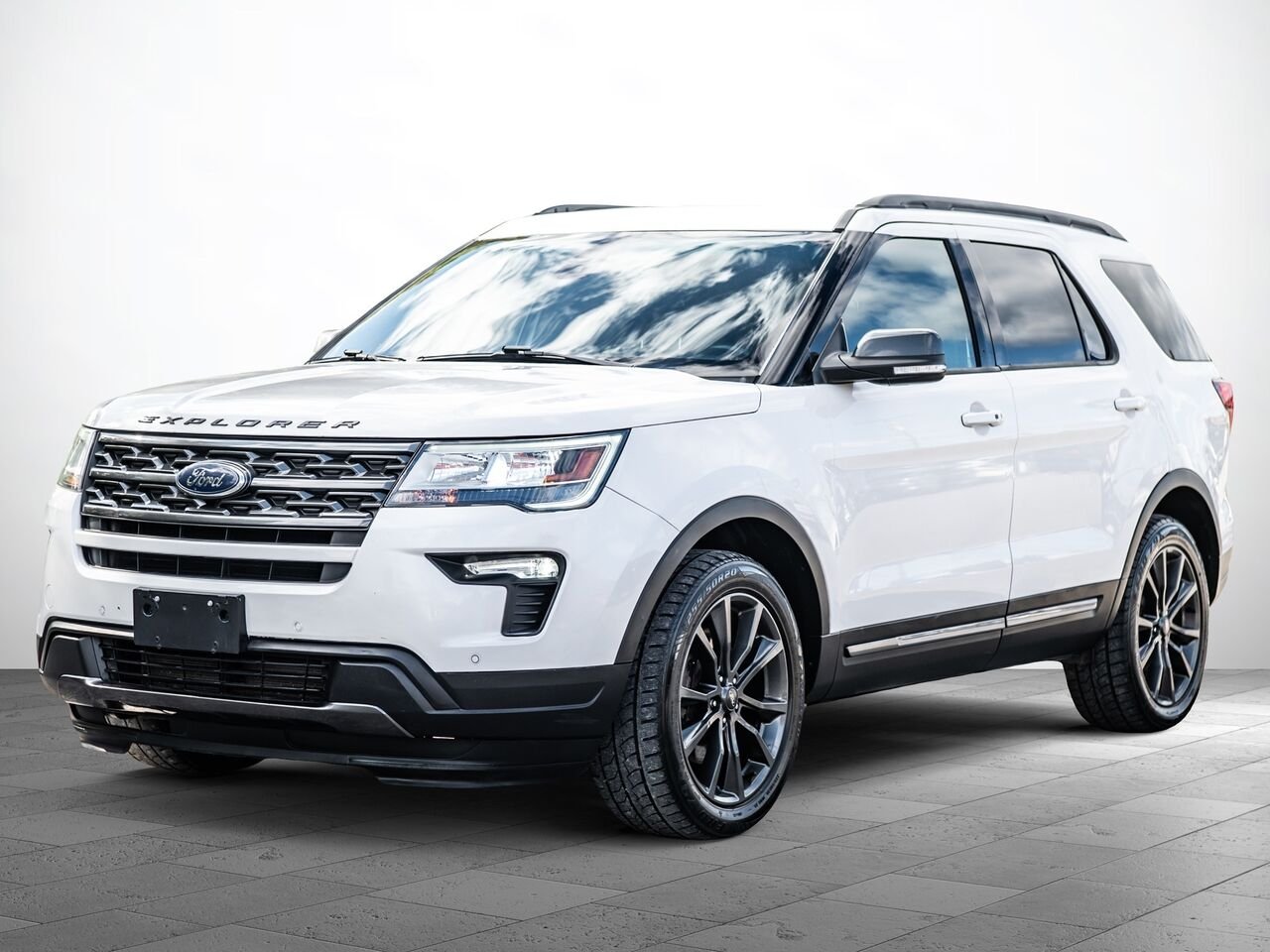 2019 Ford Explorer White Sainte-Julienne - photo #0
