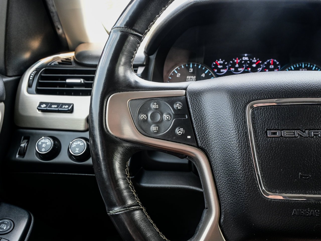 2017 GMC Yukon 4WD 4dr Denali Red Sherwood Park - photo #22