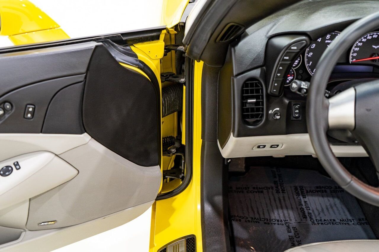 Chevrolet Corvette PRIX EN USD | With Only 900km (563mi) From New With Window Sticker 2008 Jaune Montréal - photo #59