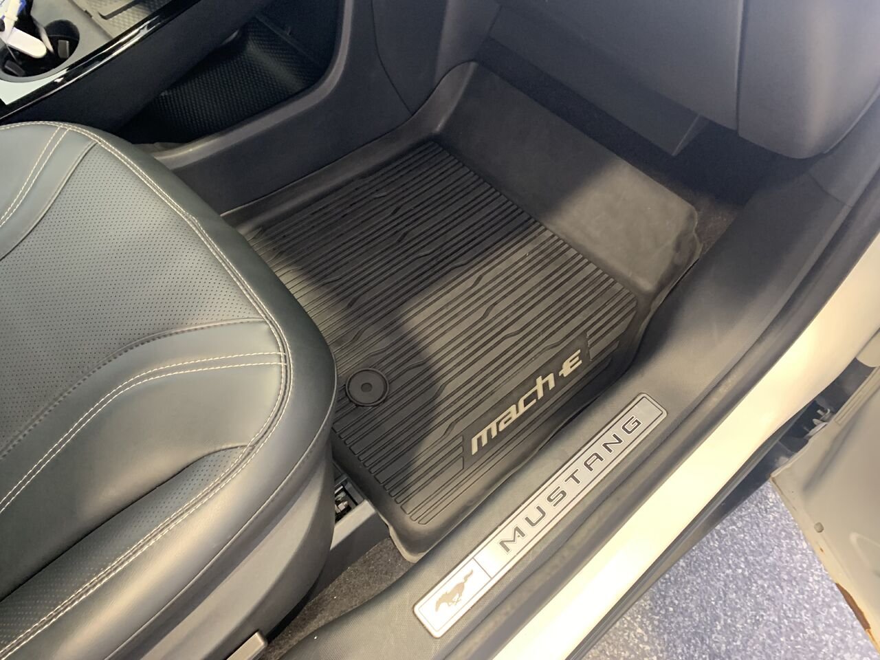 2023 Ford Mustang Mach-E PREMIUM AWD Haut de gamme TI White Châteauguay - photo #18