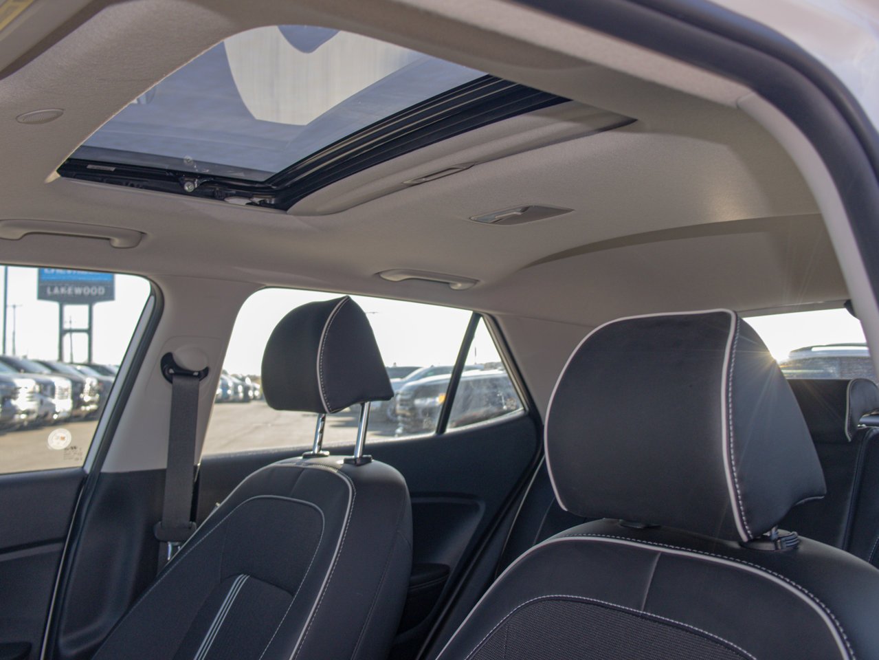 2024 Hyundai Venue Ultimate IVT w/Black Interior White Sherwood Park - photo #16