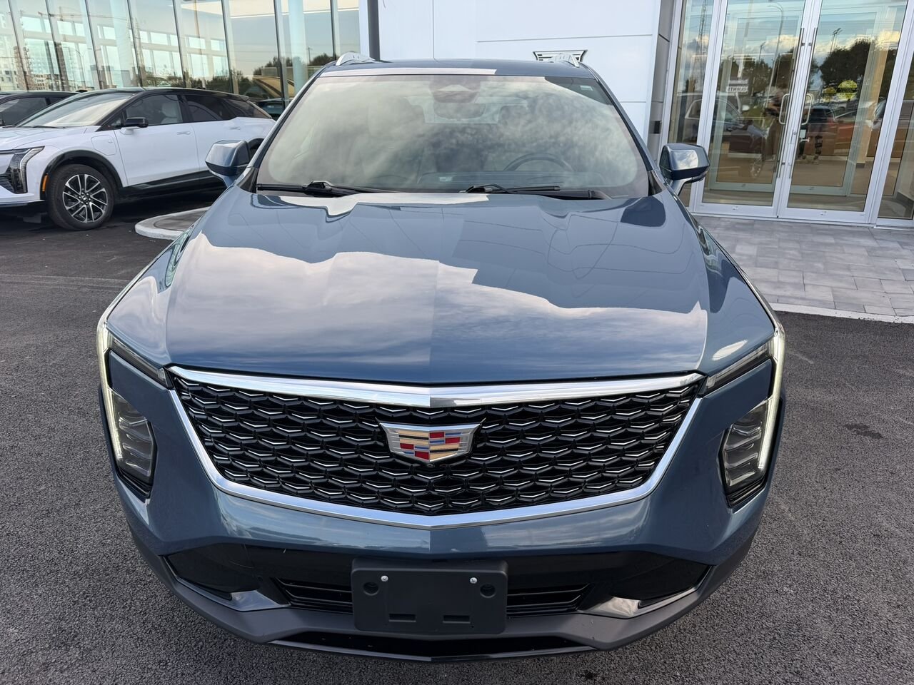 2024 Cadillac XT4 PREMIUM LUXURY AWD FINANCEMENT À PARTIR 3.99% Blue Laval - photo #3