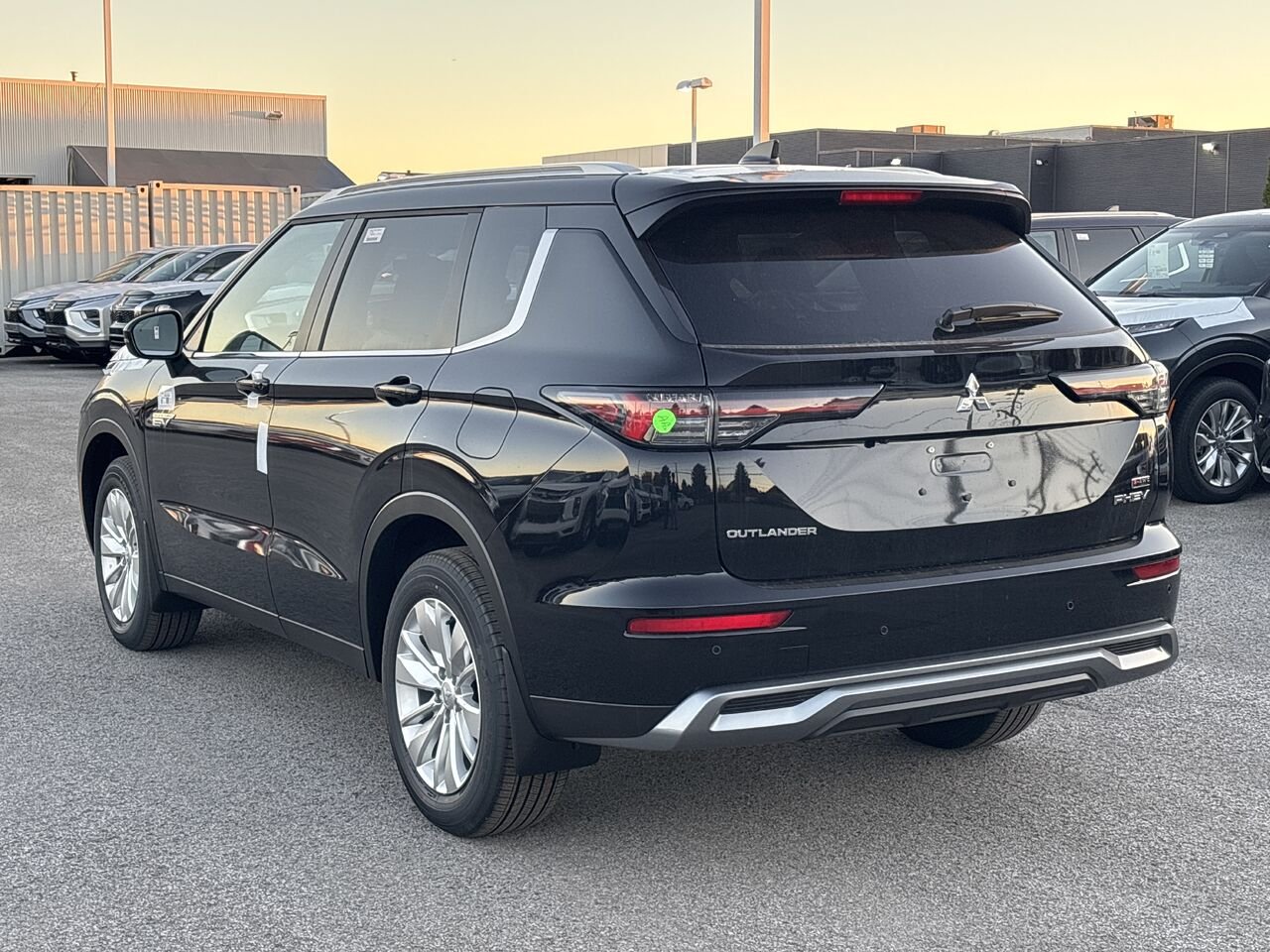 2026 Mitsubishi Outlander Plug-In Hybrid Labrador Black Pearlescent Saint-Eustache - photo #1