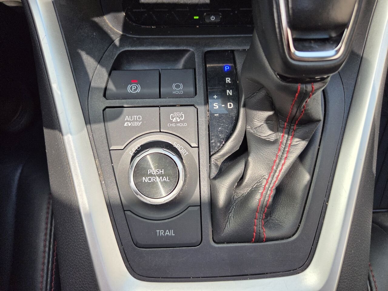 Toyota RAV4 PRIME 2021 Blanc Mont-Laurier - photo #18