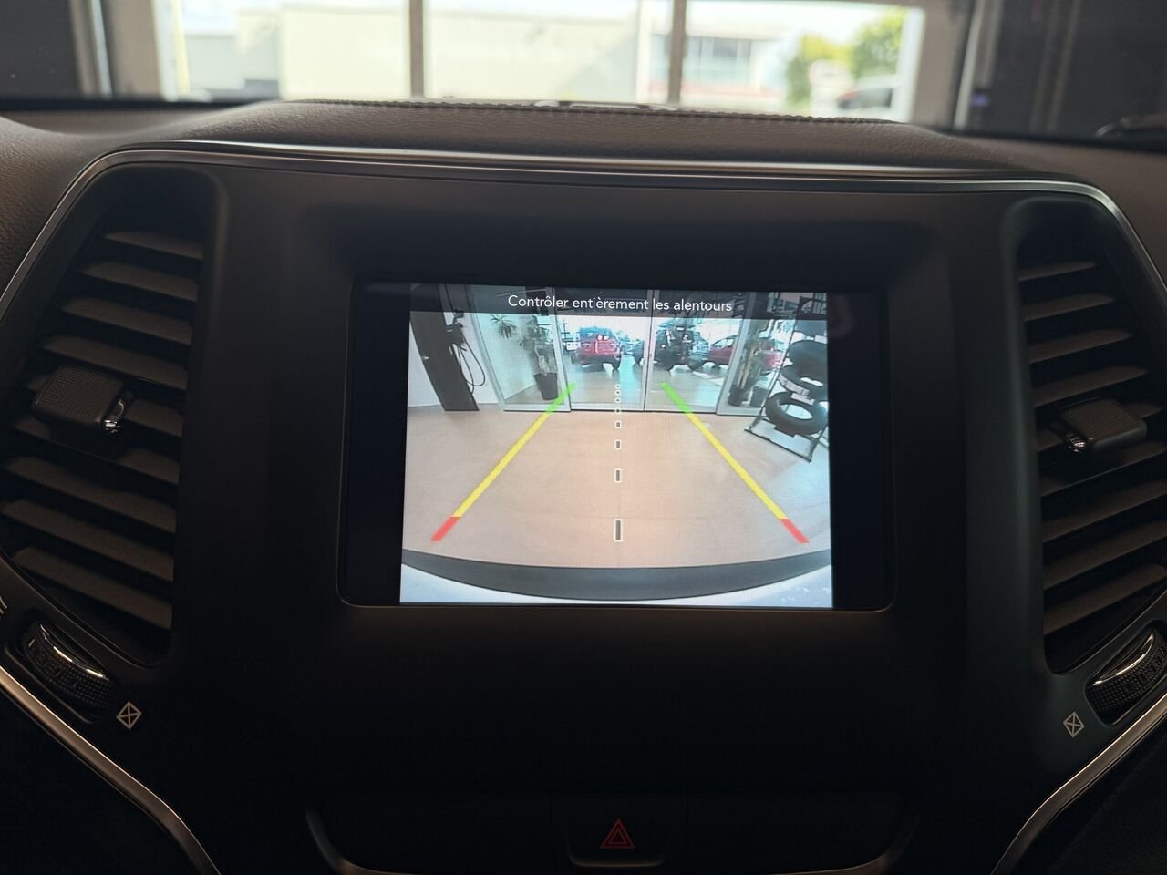 2020 Jeep Cherokee White Saint-Eustache - photo #17