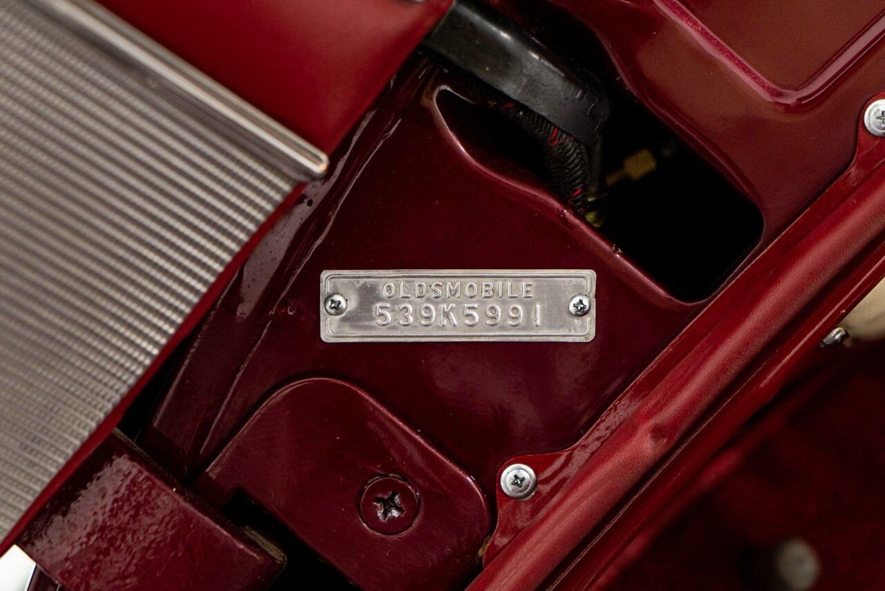 Oldsmobile 98 PRIX EN USD | Convertible Beautifully Presented from complete Restoration 1953 Rouge Montréal - photo #60