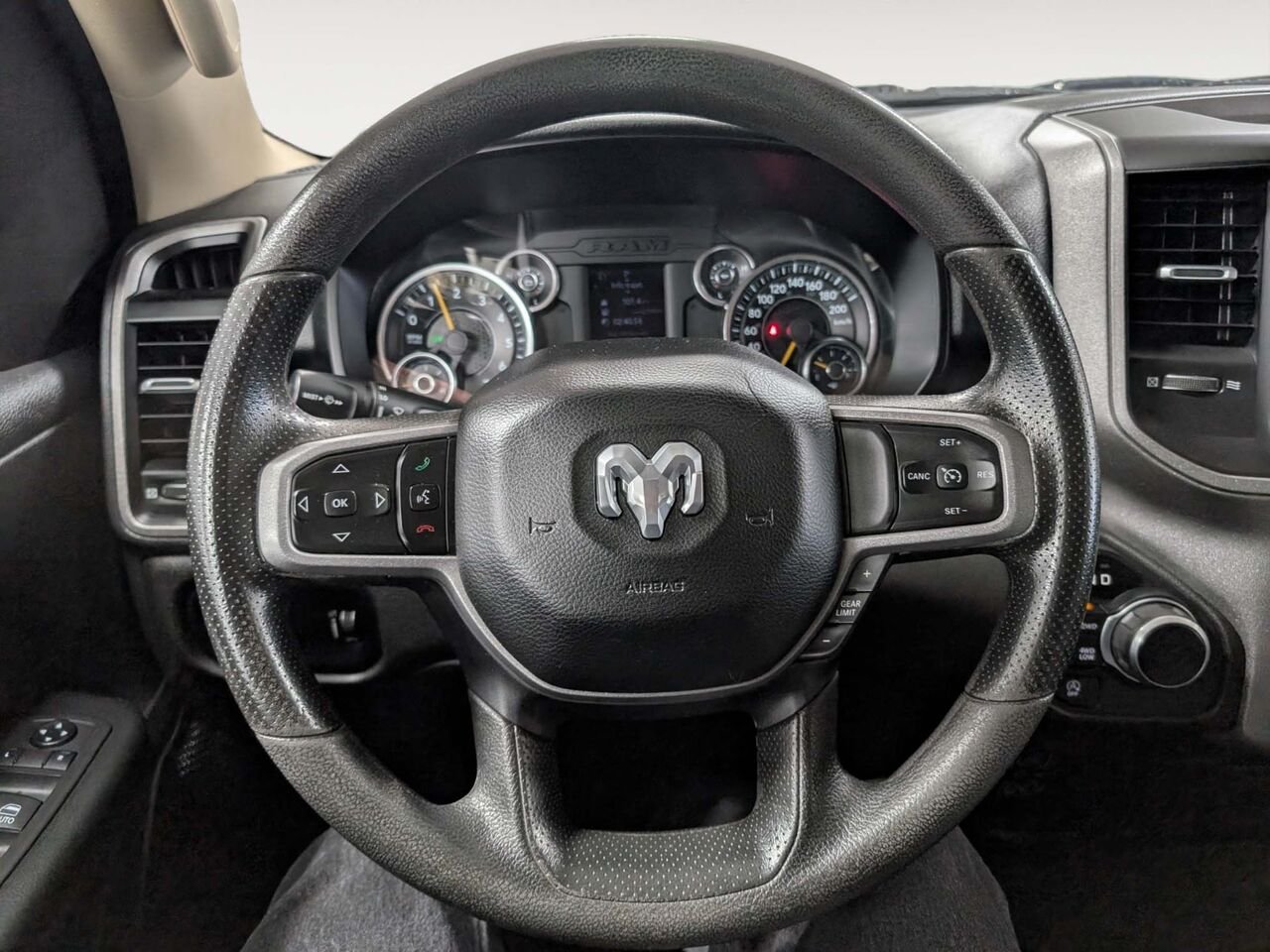 2020 Ram 1500 1C6RRFGG5LN112214 Grey Sherbrooke - photo #12
