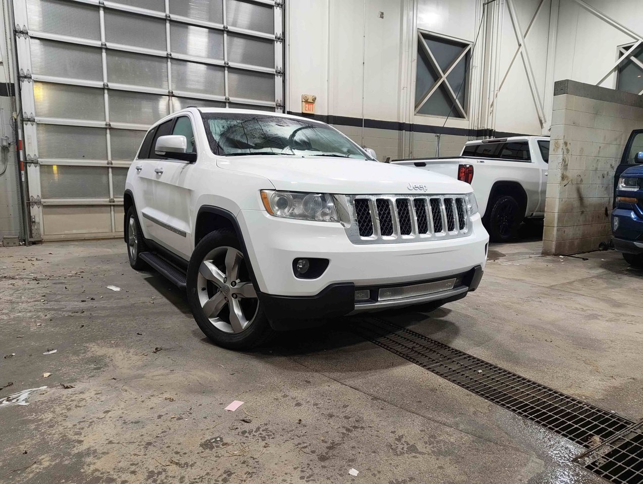 2013 Jeep Grand Cherokee 4WD 4dr Overland White Sherwood Park - photo #1