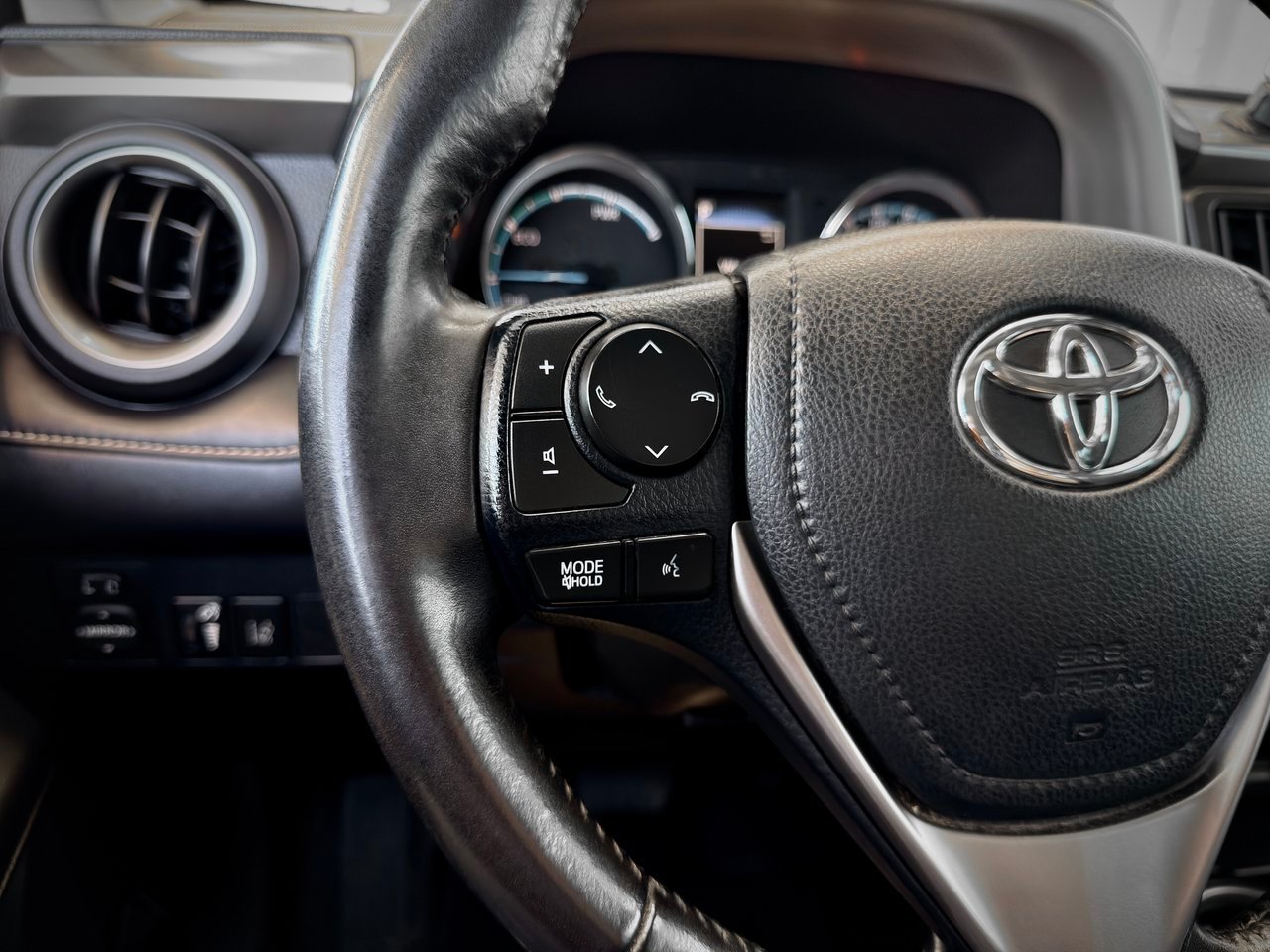 2017 Toyota RAV4 Hybrid Silver Notre-Dame-des-Prairies - photo #25