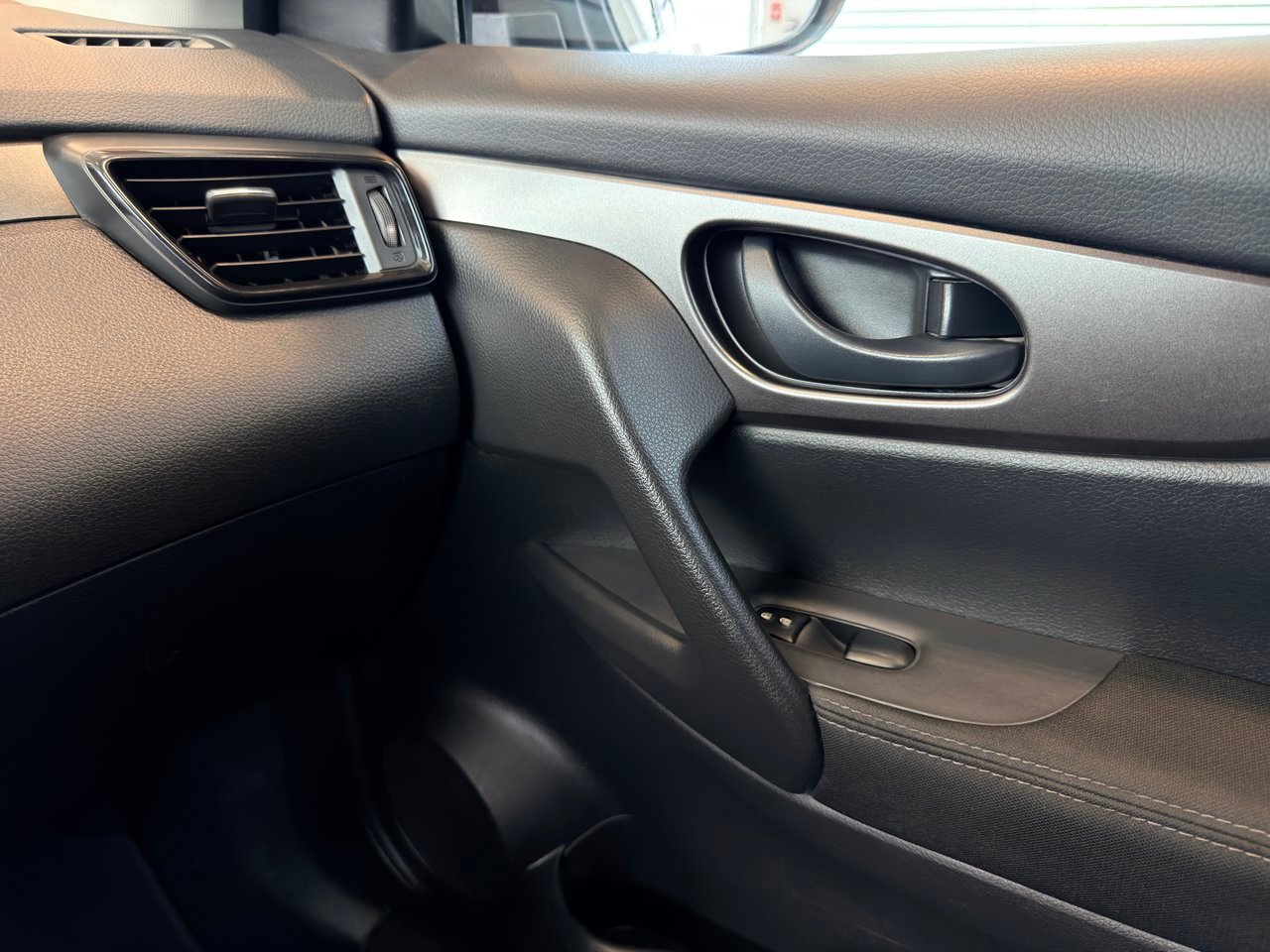 2018 Nissan Qashqai White Notre-Dame-des-Prairies - photo #27
