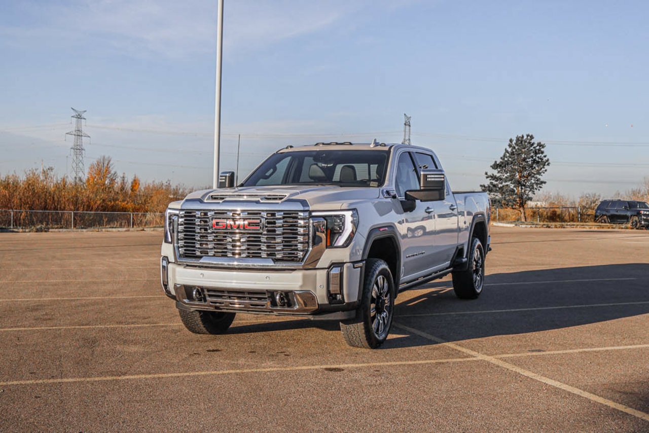 2025 GMC Sierra 3500HD 4WD Crew Cab 159 Denali White Sherwood Park - photo #3