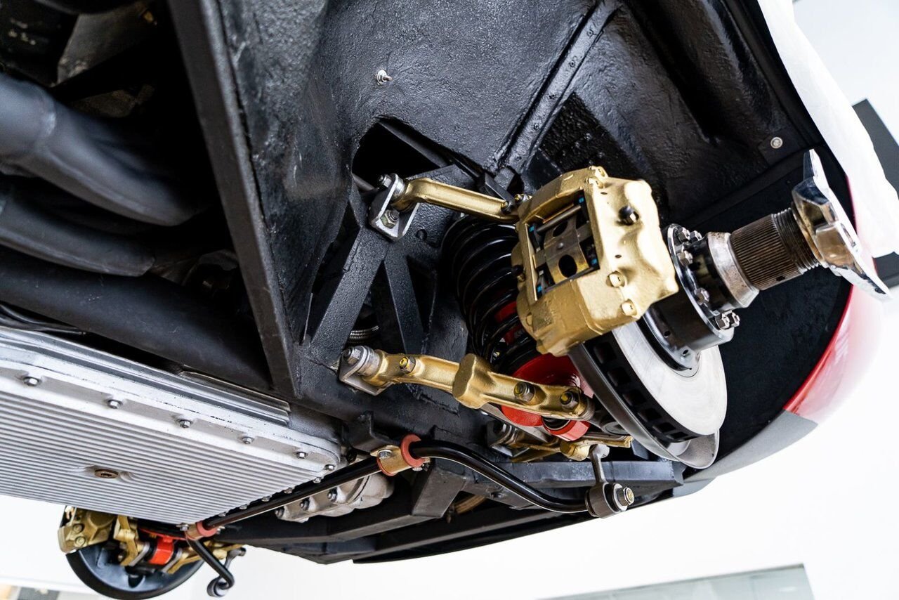 Ferrari 365 GTB4 Daytona 18,301 miles With Orig Books/Tools/ Carbs / Filter Box 1973 Rouge Montréal - photo #115