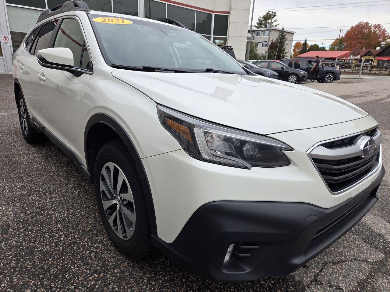 2021 Subaru OUTBACK TOURING White Mont-Laurier - photo #2
