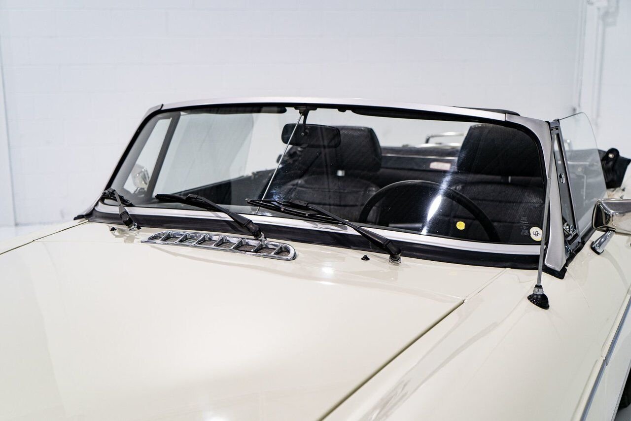 MG B Beautifully presented from former complete restoration 1979 Blanc Montréal - photo #47