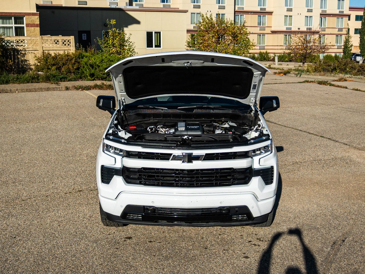 2025 Chevrolet Silverado 1500 4WD Crew Cab 147 RST White Sherwood Park - photo #9