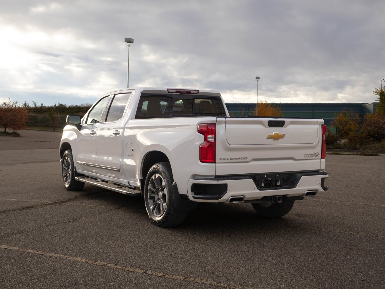 2024 Chevrolet Silverado 1500 4WD Crew Cab 147 High Country White Sherwood Park - photo #10