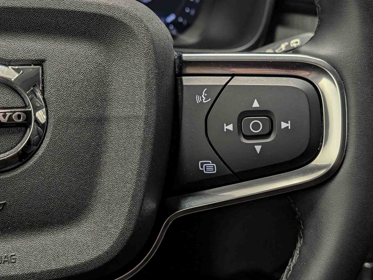 Volvo XC40 B5 Core AWD 2023 Noir Sherbrooke - photo #15