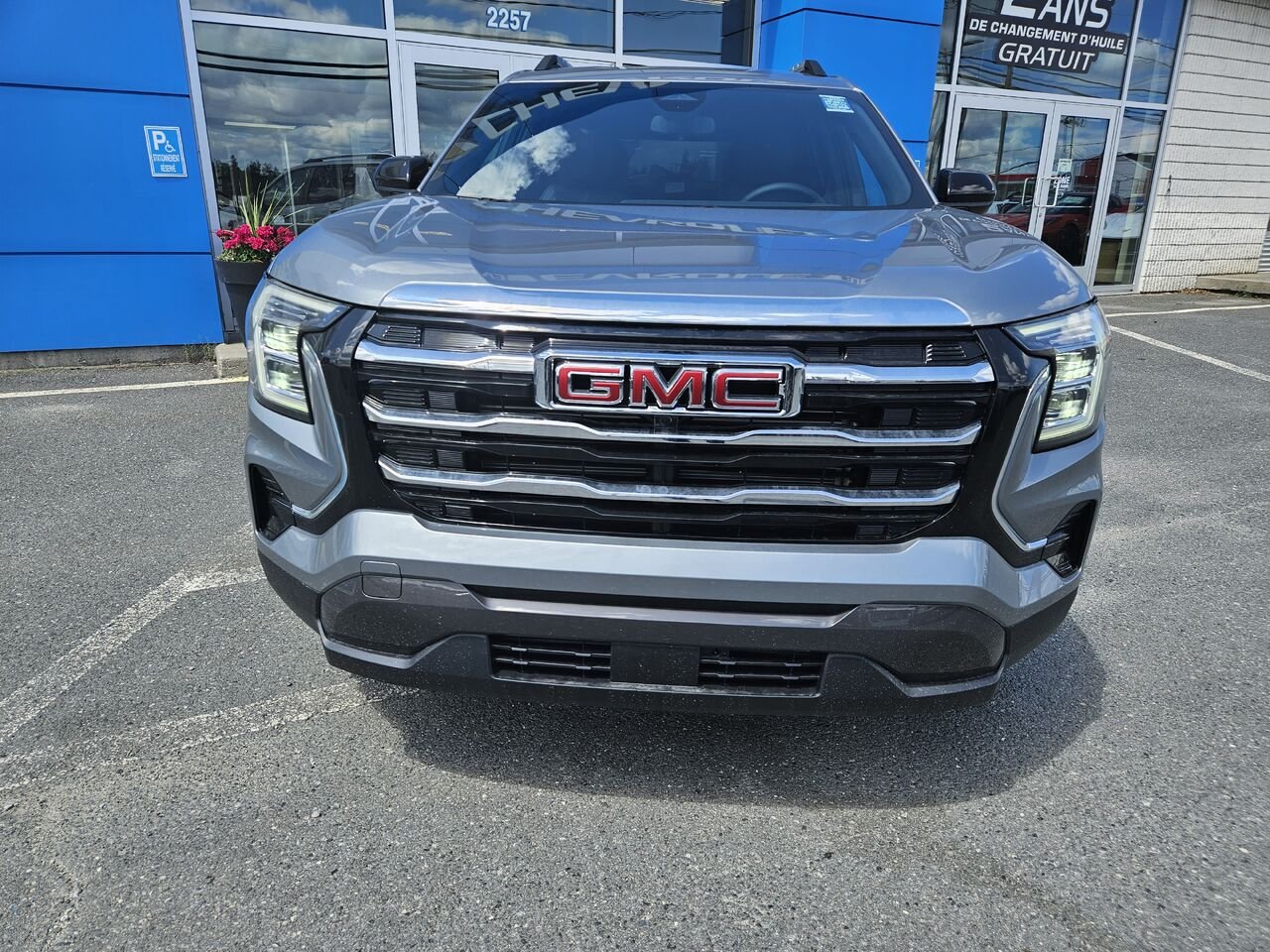 GMC Terrain Élévation 4 portes TI 2027 Argent métallisé Thetford Mines - photo #3