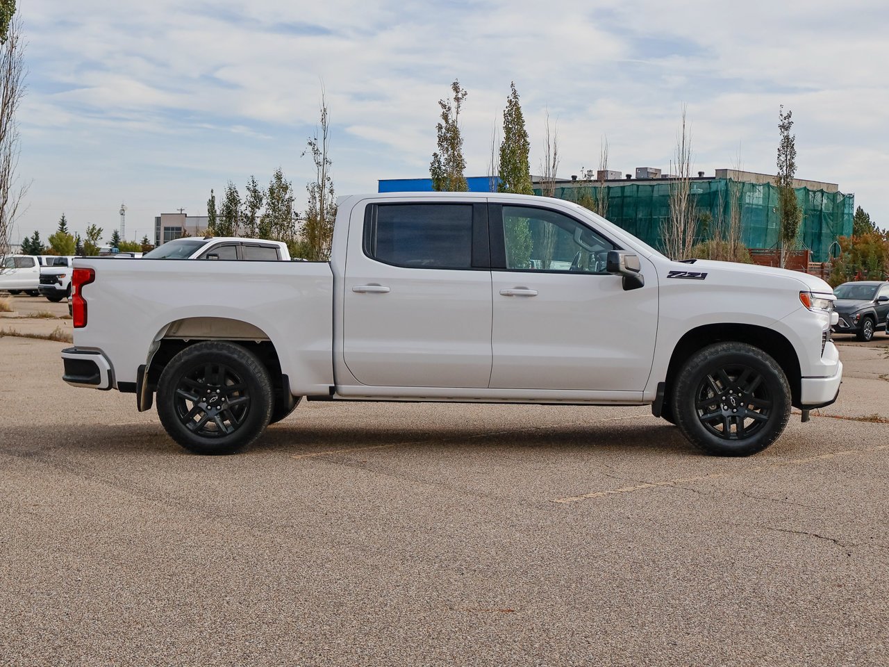 2024 Chevrolet Silverado 1500 4WD Crew Cab 147 RST White Sherwood Park - photo #13