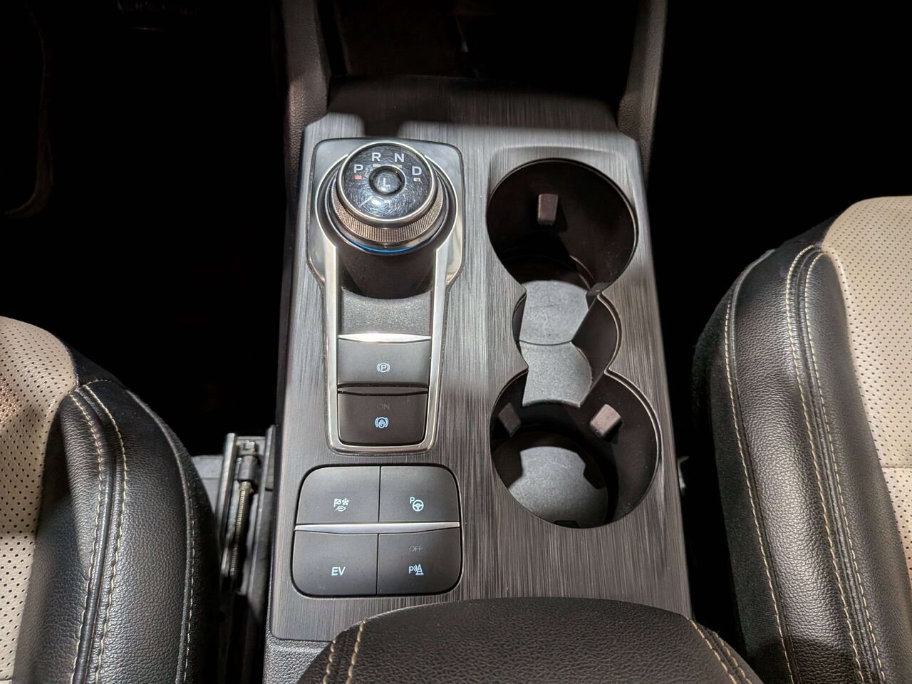 2022 Ford Escape Titanium Plug-In Hybrid FWD White Val-David - photo #28