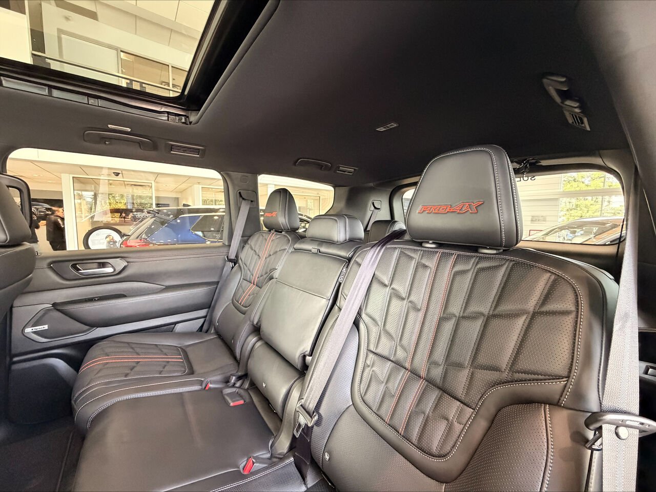 NISSAN Armada ARMADA PRO-4X 2026 Noir intense/Gris alpin Châteauguay - photo #6