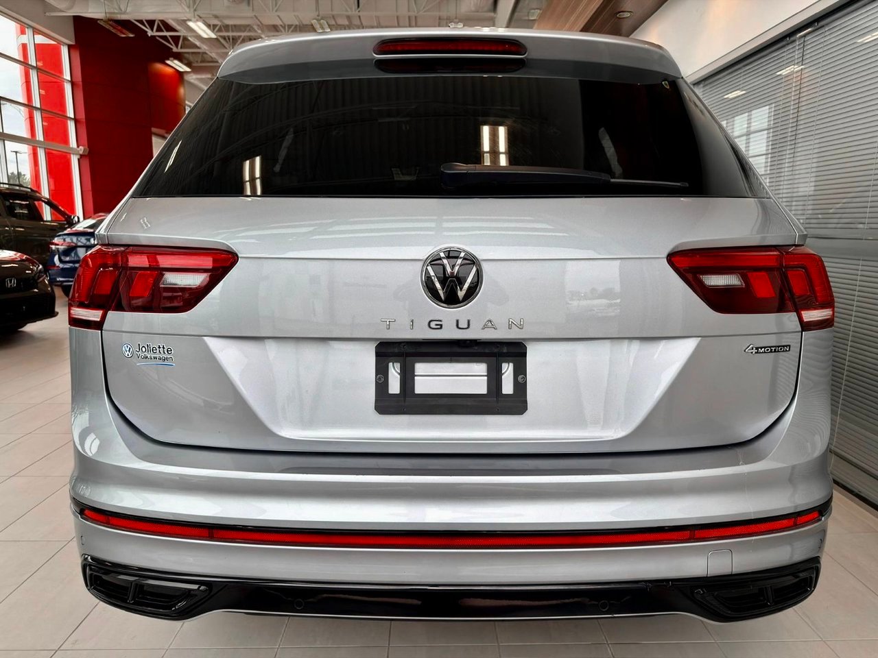 Volkswagen Tiguan 2024 Gris Notre-Dame-des-Prairies - photo #9