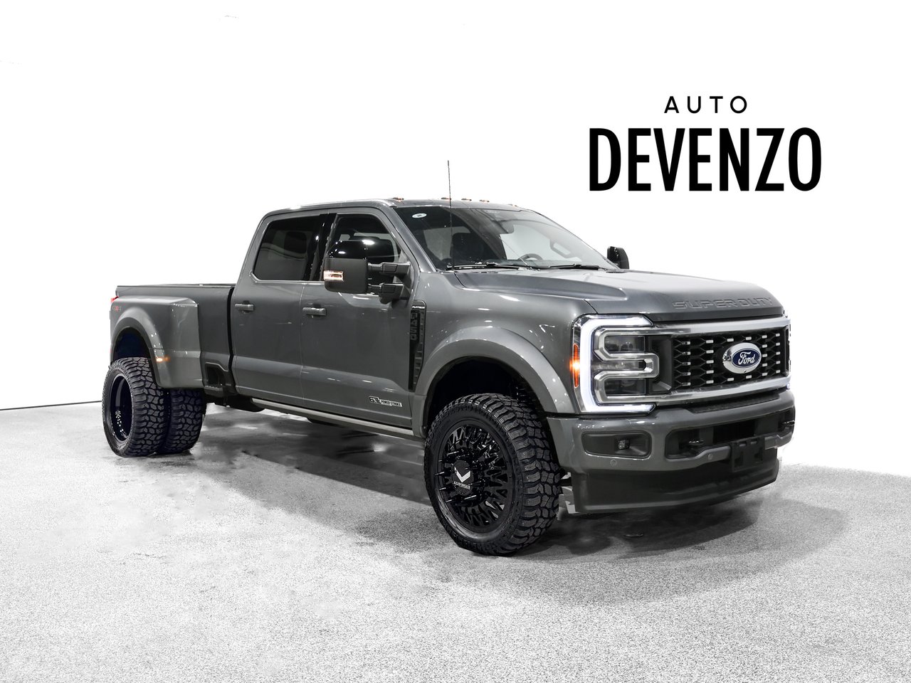 2026 Ford Super Duty F-450 DRW Grey Saint-Eustache - photo #0