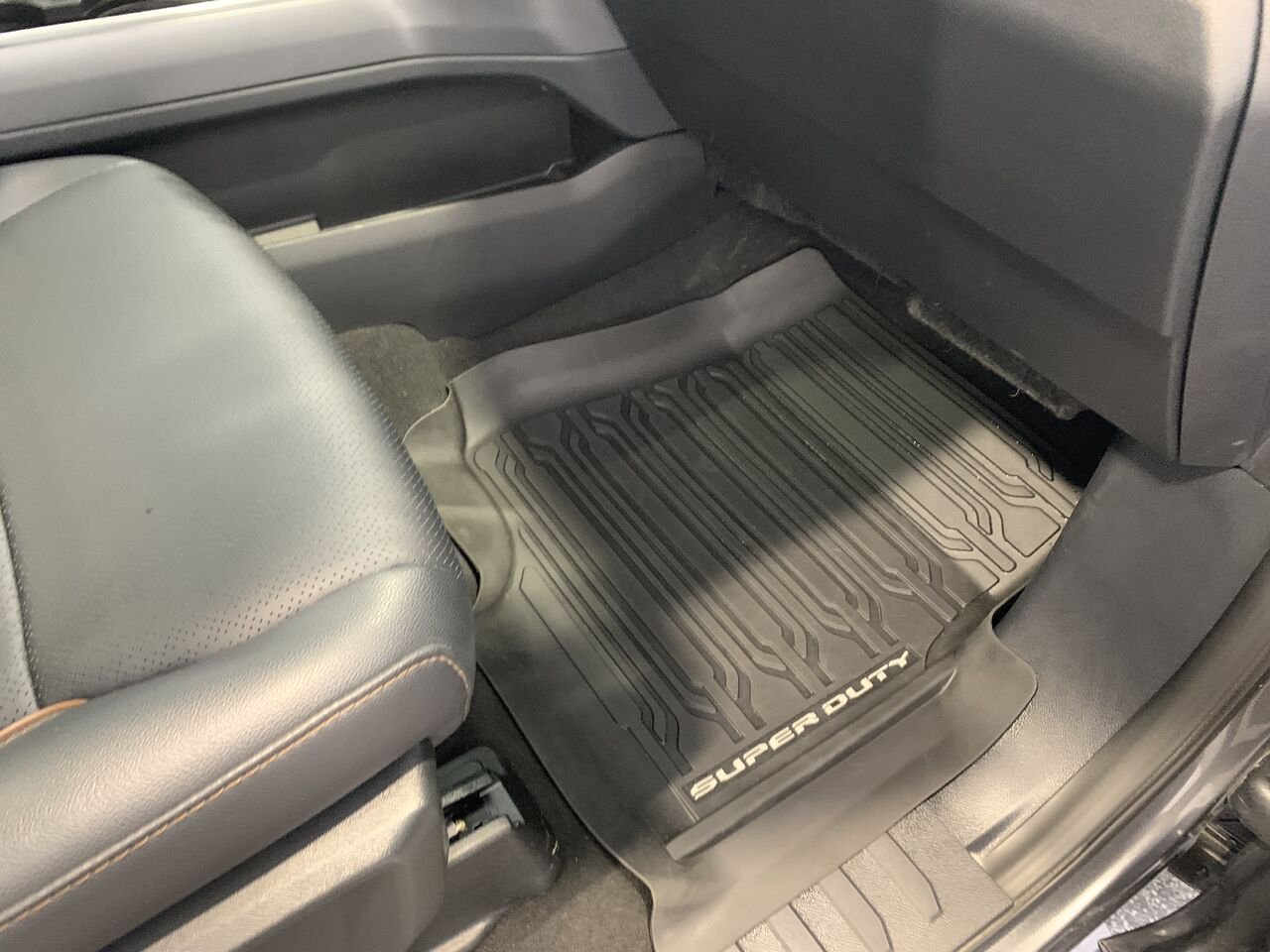 2025 Ford Super Duty F-250 SRW LARIAT LARIAT cabine 6 places 4RM caisse de 6,75 pi Grey Châteauguay - photo #24