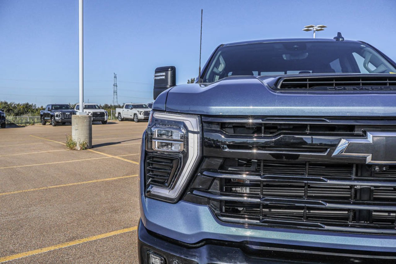 2026 Chevrolet Silverado 3500HD 4WD Crew Cab 159 LTZ Blue Sherwood Park - photo #10