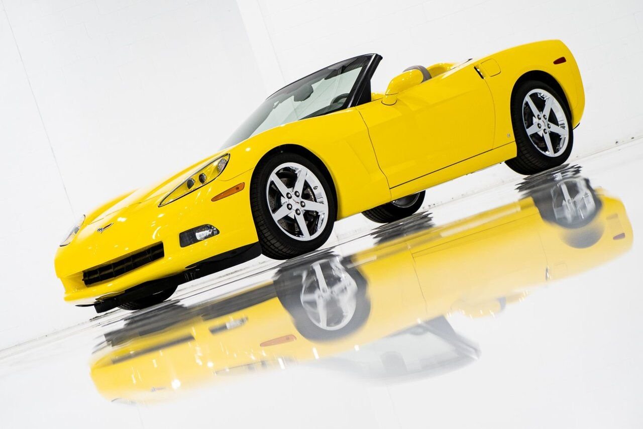 Chevrolet Corvette PRIX EN USD | With Only 900km (563mi) From New With Window Sticker 2008 Jaune Montréal - photo #7