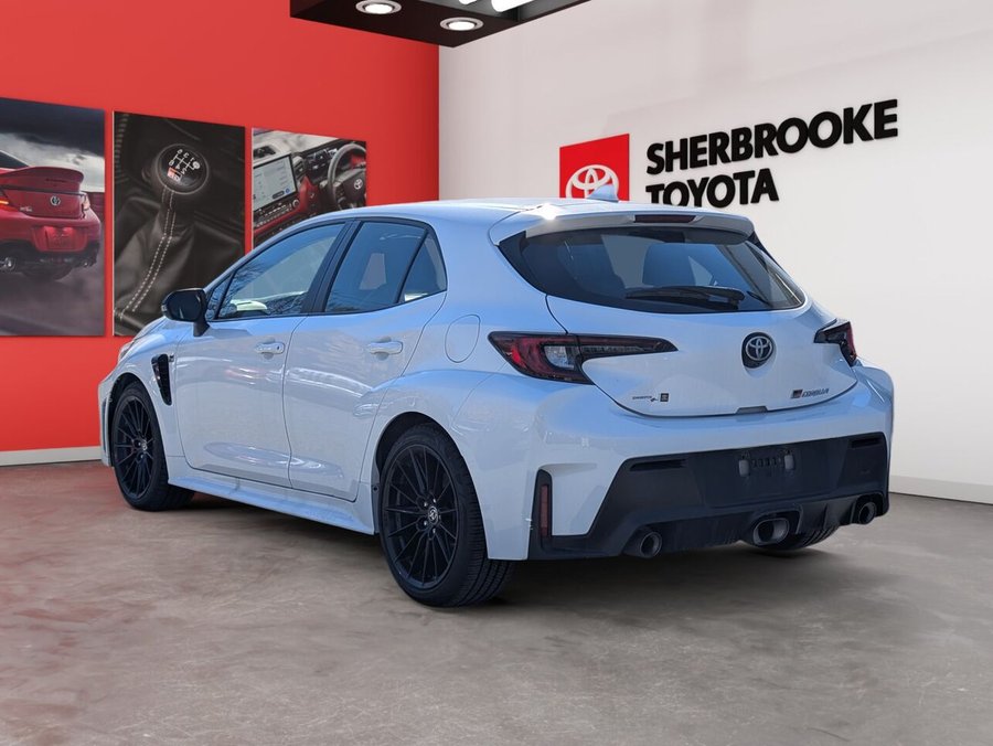 2025 Toyota GR Corolla GR/MANUELLE/SIÈGES CHAUFFANTS/VOLANT CHAUFFANT/AC/CAMÉRA DE RECUL/DÉMARRAGE SANS CLÉ White