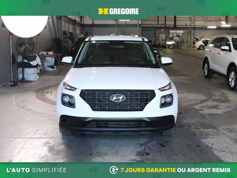2022 Hyundai Venue White Laval - photo #1