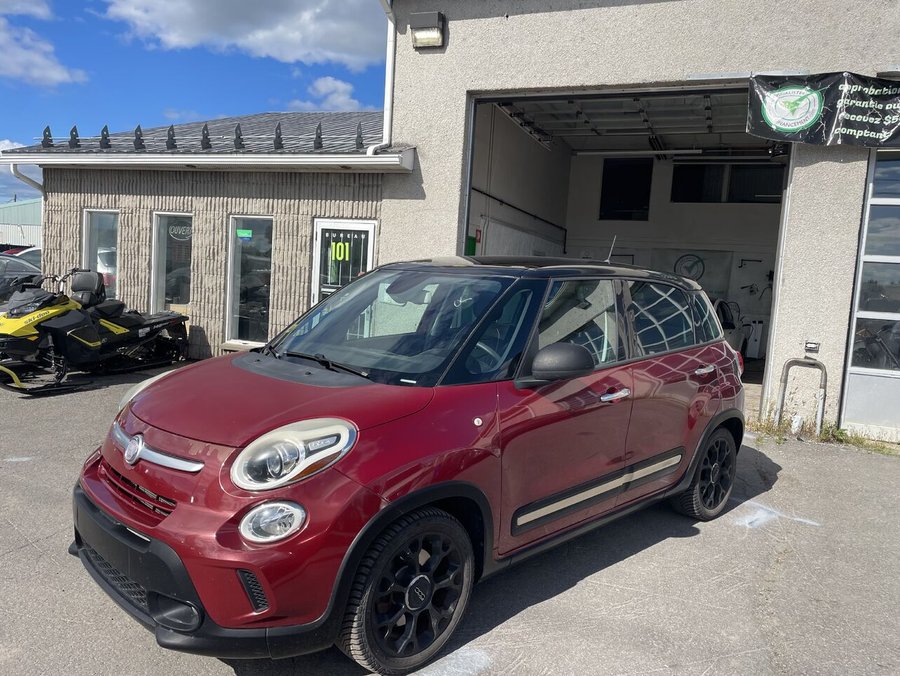 2015 FIAT 500L 2015 Red
