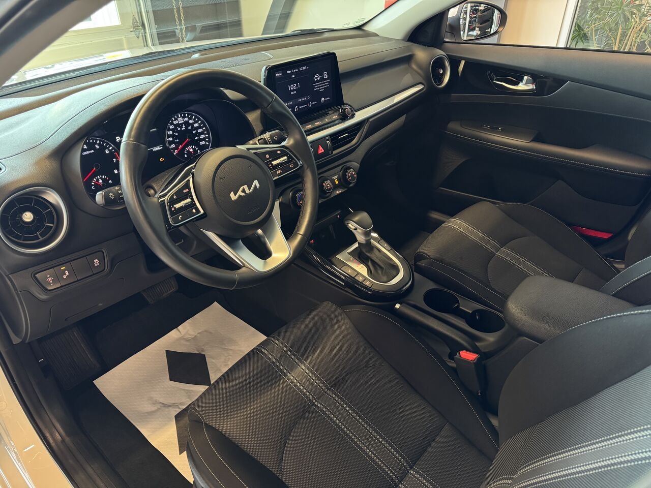 2024 Kia Forte White Saint-Eustache - photo #12