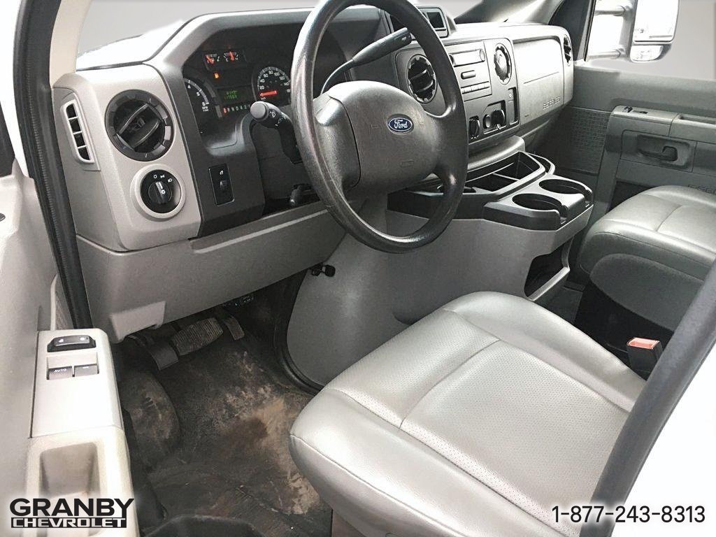 2019 Ford E-Series Cutaway E-450 158 po RARJ | G2345 White Granby - photo #7