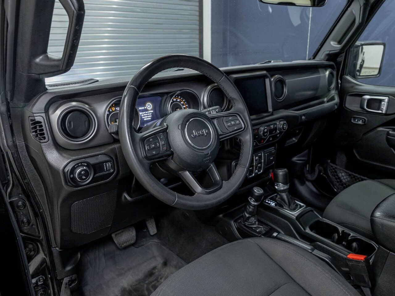 Jeep Gladiator WILLYS CREW 4X4 V6 *NAV* TOIT DUR CARPLAY BEDLINER 2023 Noir Saint-Jérôme - photo #1