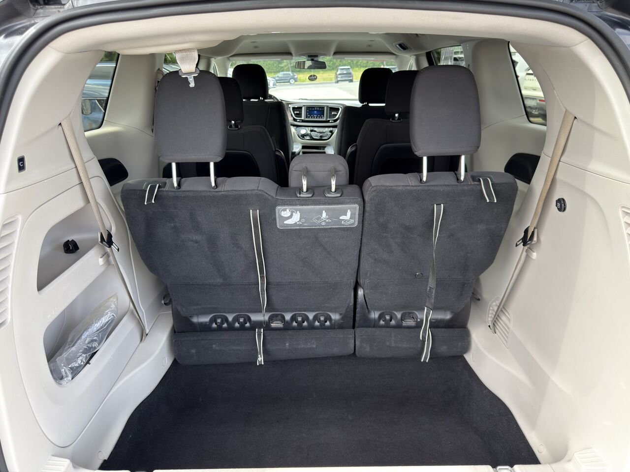 Chrysler Pacifica 2019 Noir Thetford Mines - photo #11