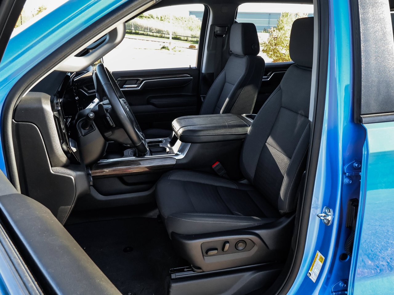 2025 Chevrolet Silverado 1500 4WD Crew Cab 147 RST Blue Sherwood Park - photo #13
