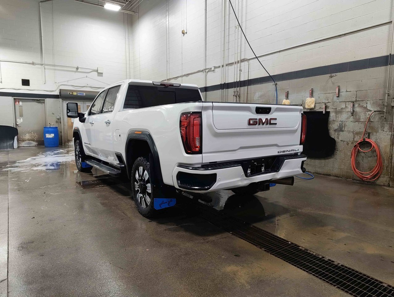 2020 GMC Sierra 2500HD 4WD Crew Cab 159 Denali White Sherwood Park - photo #4