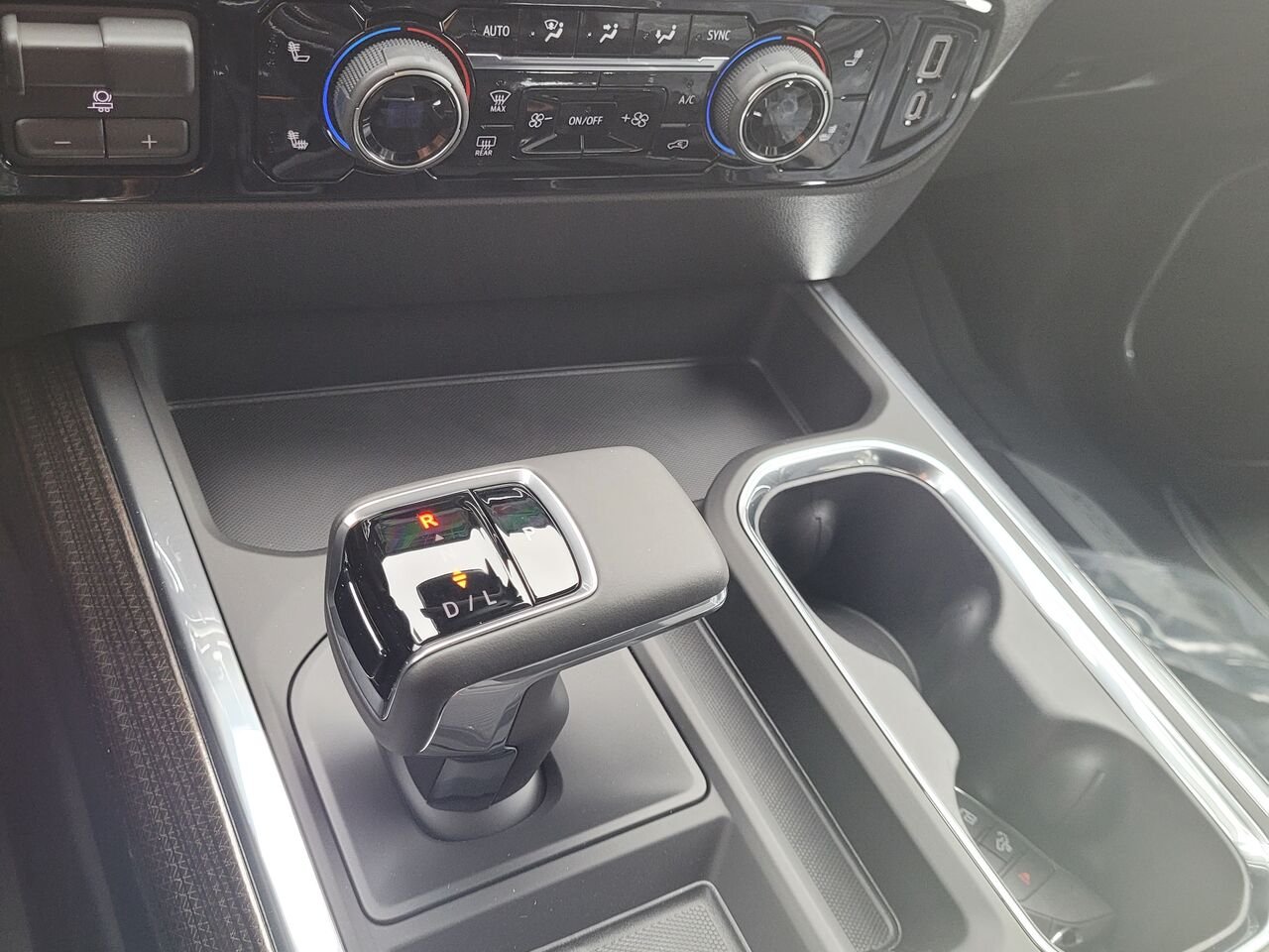 Chevrolet Silverado 1500 RST cabine multiplace 4RM 157 po 2026 BLANC SOMMET Thetford Mines - photo #13