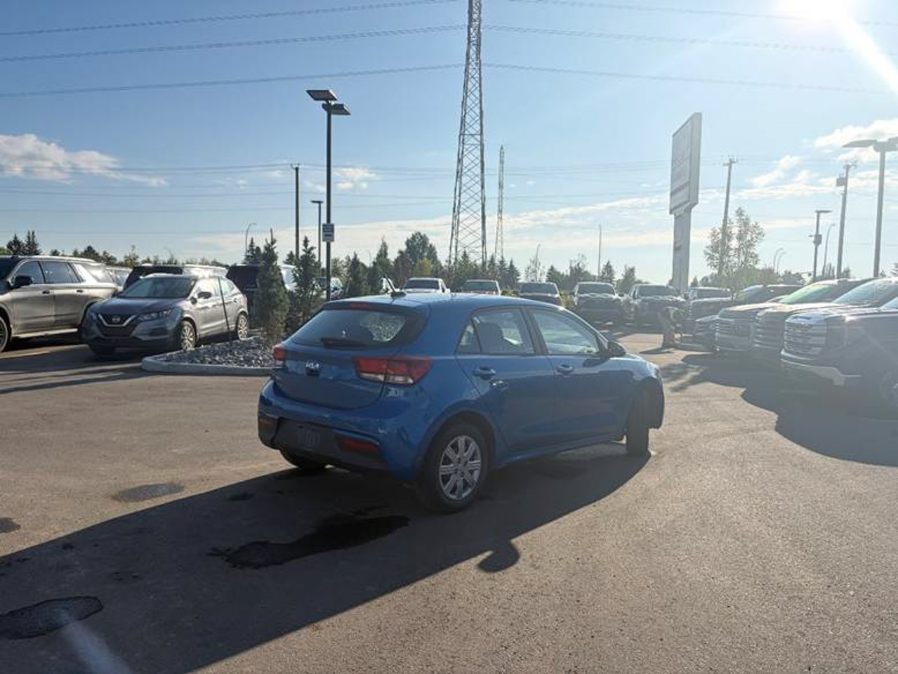 2023 Kia Rio 5-door LX+ IVT Blue Sherwood Park - photo #3